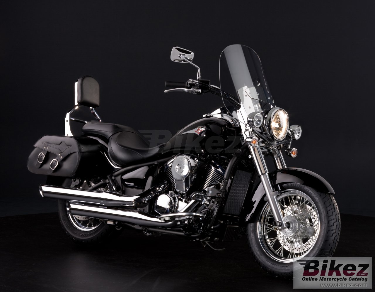 Big Kawasaki vn 900 light tourer picture and wallpaper from Bikez.com
